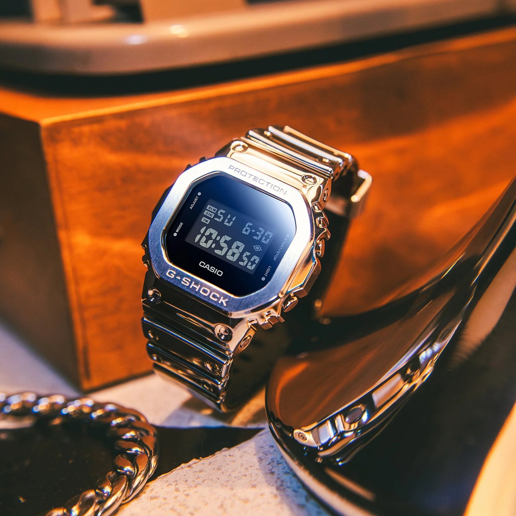gm5600ym-8d-g-shock-728113_1800x1800_443e94e3-c374-4486-a839-a42dbb5f87ce.webp